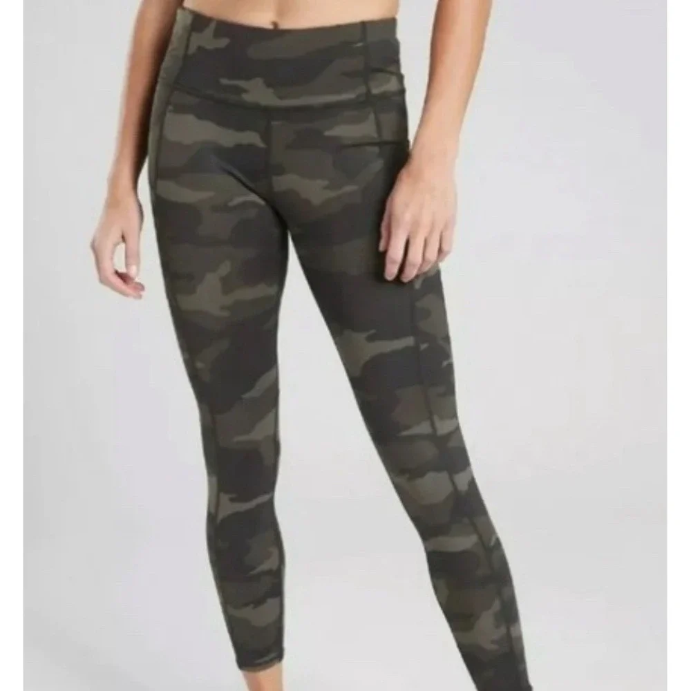 Athleta Green Camo‎ Contour Leggings Zip Phone Pockets 7/8 Sz XS